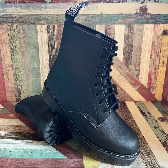 Vegetarian Shoes Shoes - Vegetarian Shoes Boulder Boots w/Airseal Town Sole NWOB Womens Black Size 8